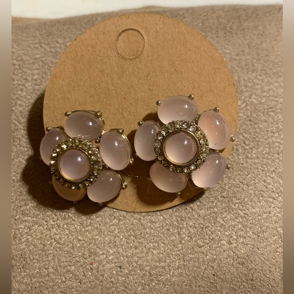 ⭐️2/$10⭐️ Pink Opal Flower Shape Earrings -BRAND NEW